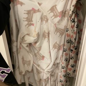 Llama robe